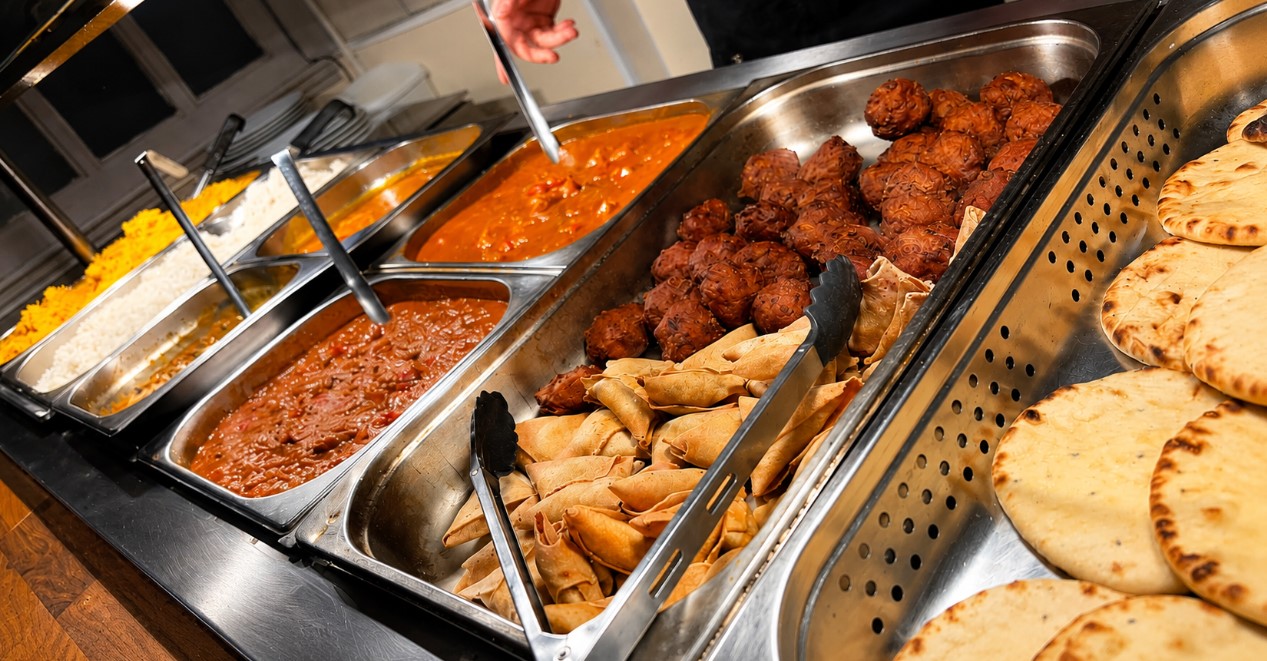All you can eat curry buffet at The Quintrell Inn in Quintrell Downs near Newquay featuring curries, rice, samosas and naan bread.