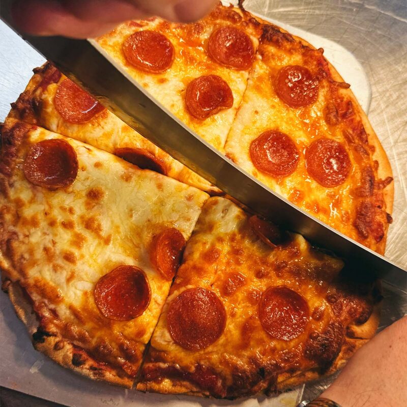 quintrell-inn-fresh-pizza