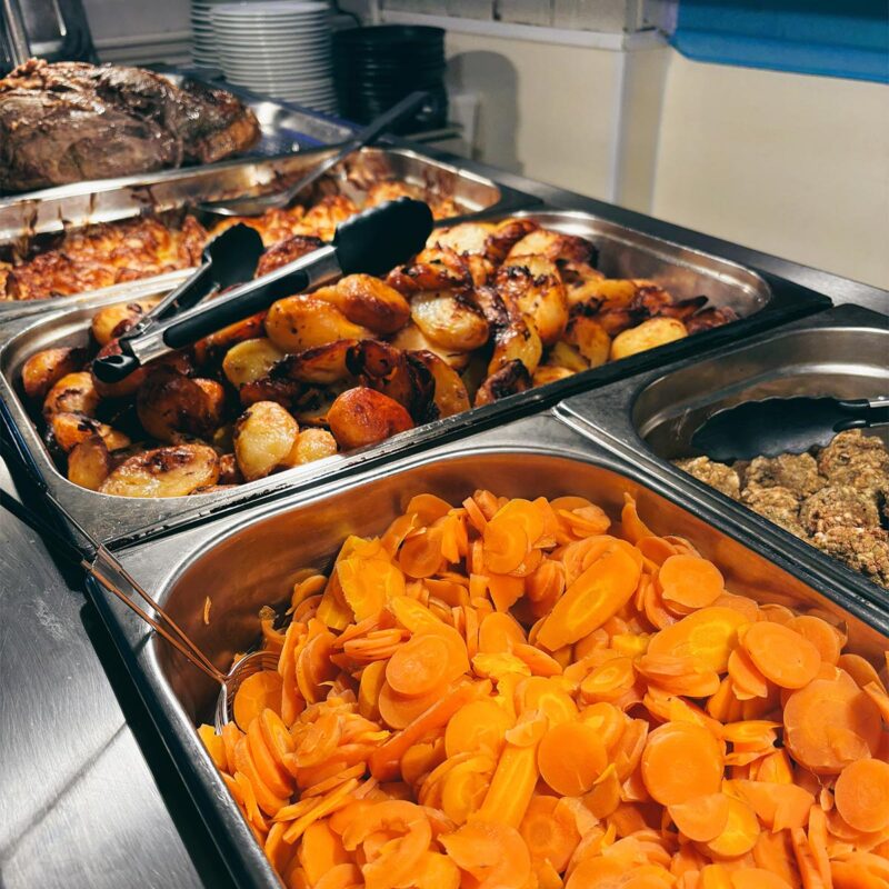 roast-dinner-in-newquay-quintrell-inn-1